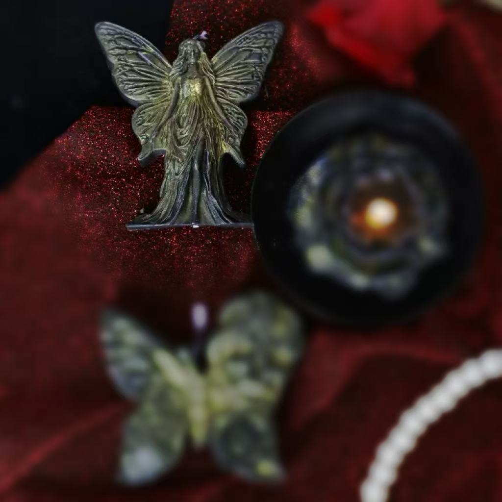 Gothic Low-Temperature Candle – Cross & Bloom Collection