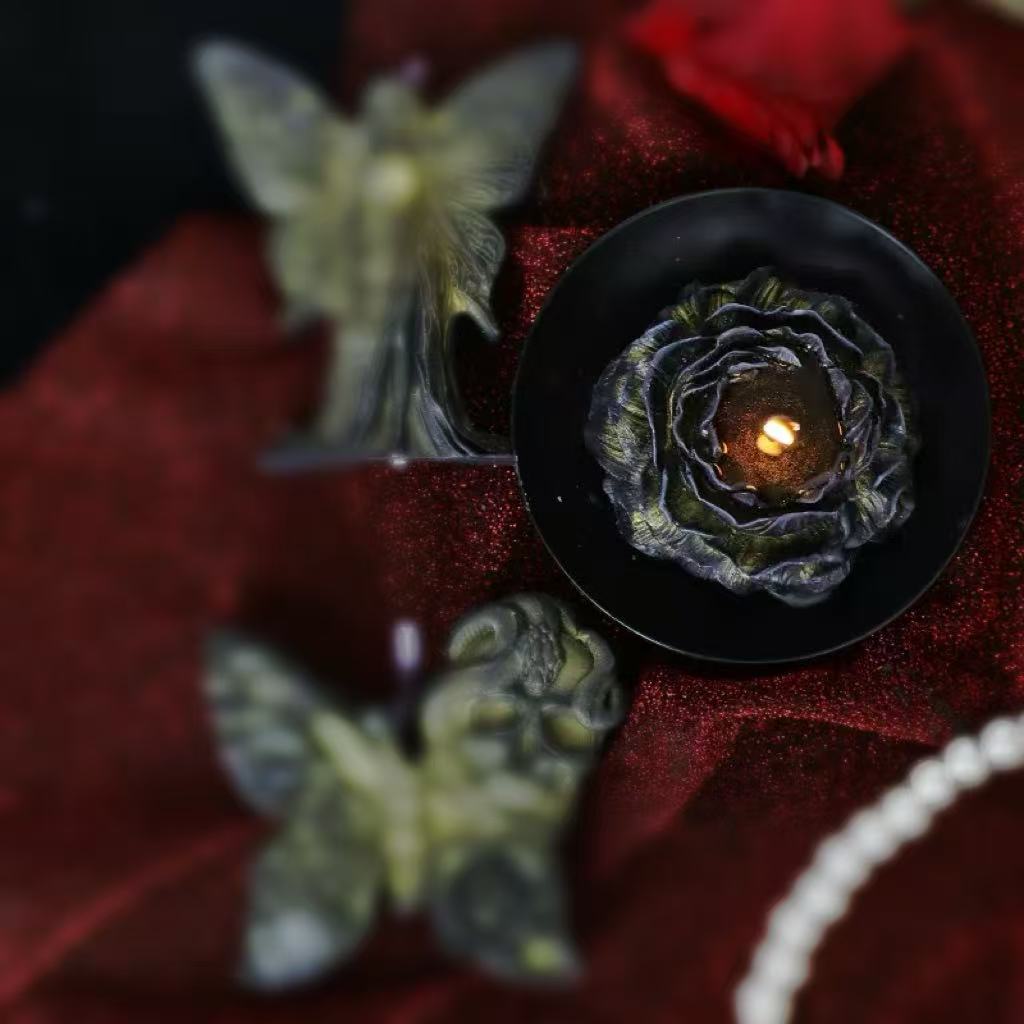 Gothic Low-Temperature Candle – Cross & Bloom Collection